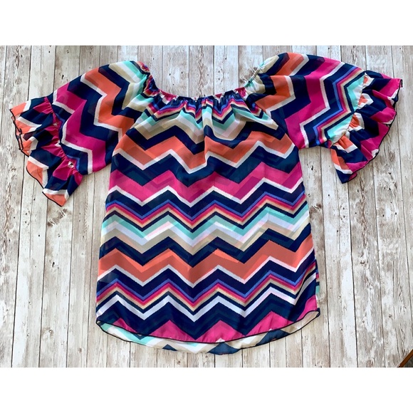 Chevron print off the shoulder blouse - Picture 2 of 5